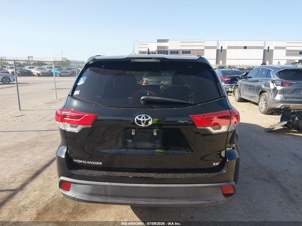 2017 TOYOTA HIGHLANDER SE
