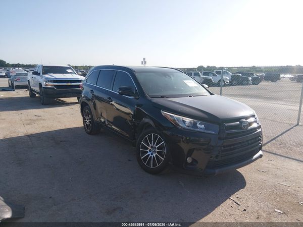 2017 TOYOTA HIGHLANDER SE