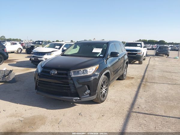 2017 TOYOTA HIGHLANDER SE