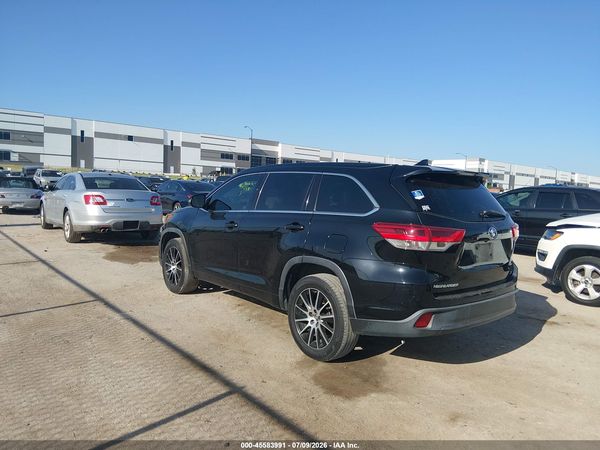 2017 TOYOTA HIGHLANDER SE
