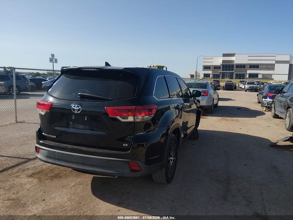 2017 TOYOTA HIGHLANDER SE