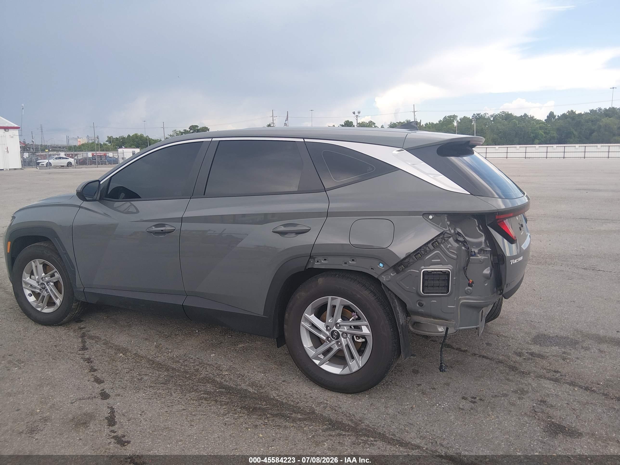 2026 HYUNDAI TUCSON SE