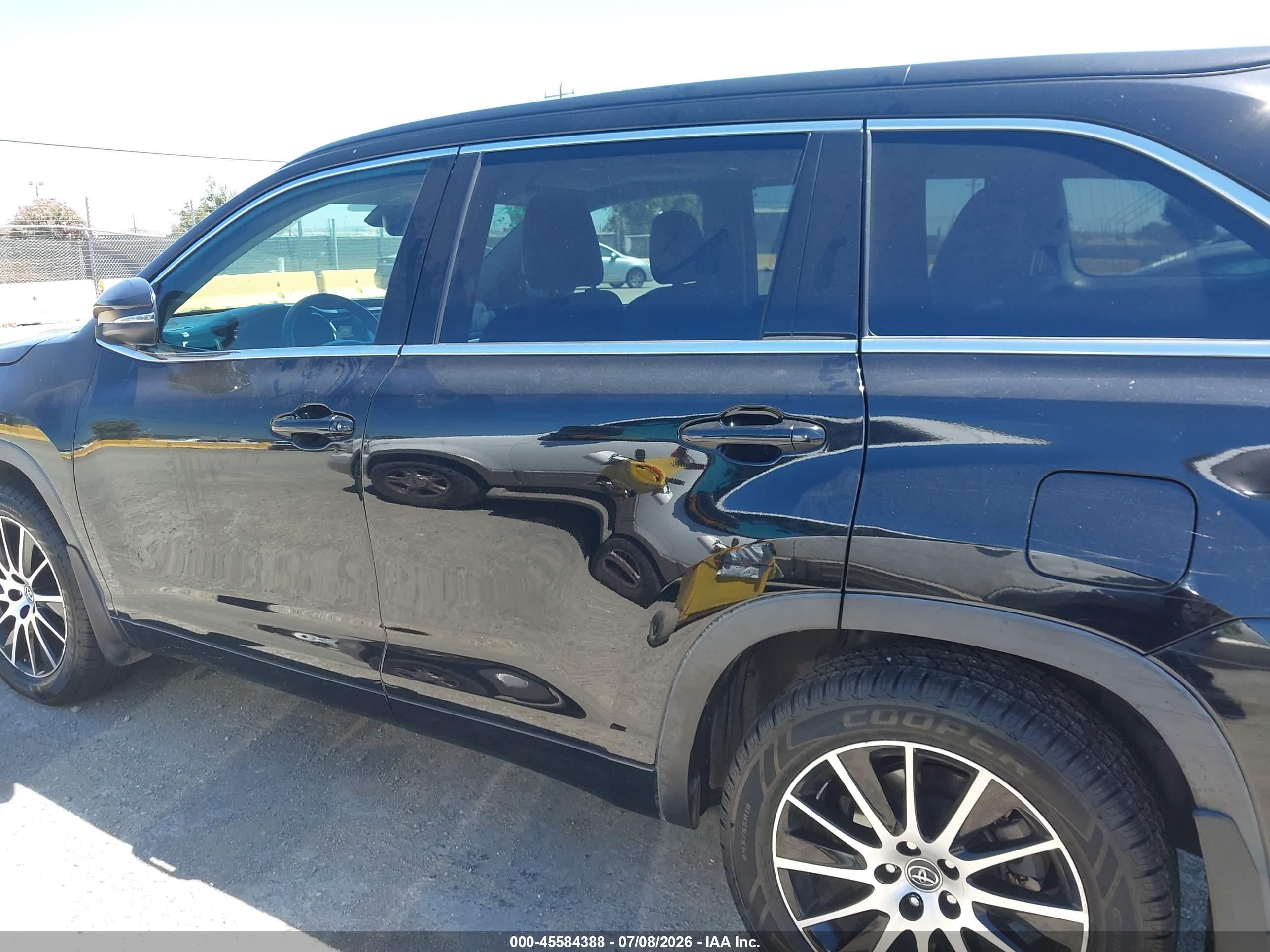 2018 TOYOTA HIGHLANDER SE
