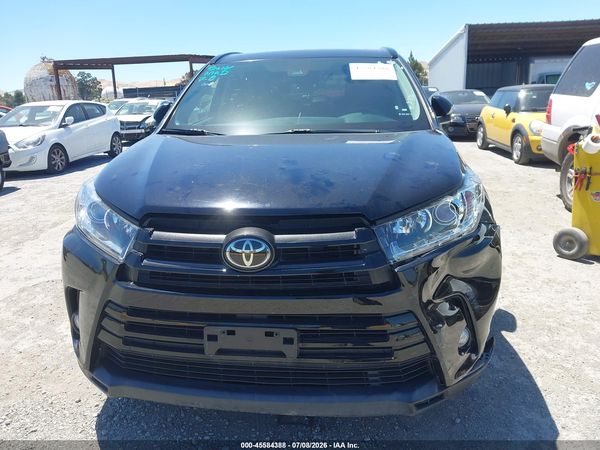2018 TOYOTA HIGHLANDER SE