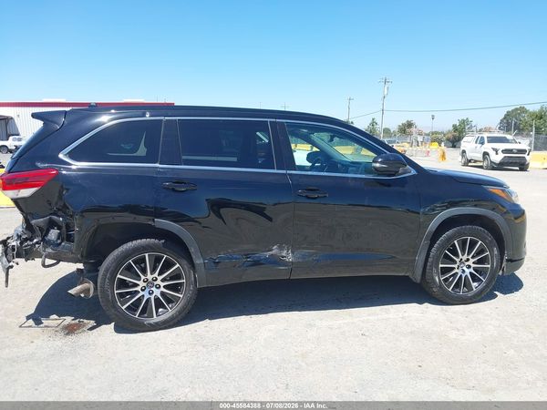 2018 TOYOTA HIGHLANDER SE