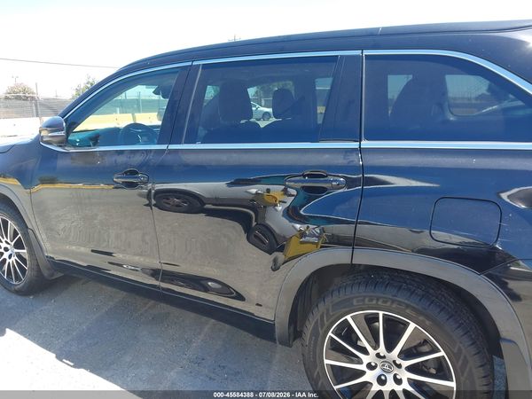 2018 TOYOTA HIGHLANDER SE