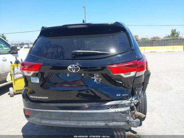 2018 TOYOTA HIGHLANDER SE