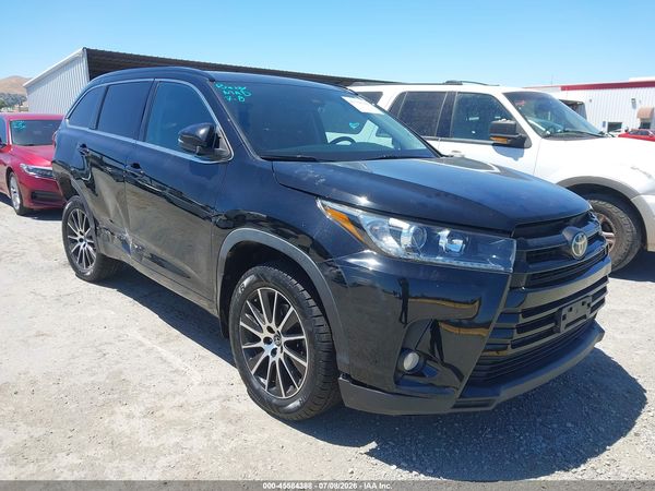 2018 TOYOTA HIGHLANDER SE