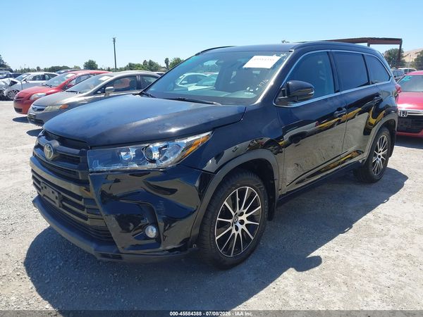 2018 TOYOTA HIGHLANDER SE