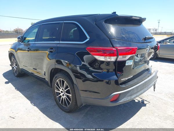 2018 TOYOTA HIGHLANDER SE