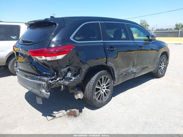 2018 TOYOTA HIGHLANDER SE