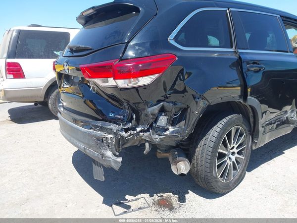 2018 TOYOTA HIGHLANDER SE
