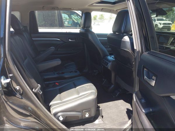 2018 TOYOTA HIGHLANDER SE