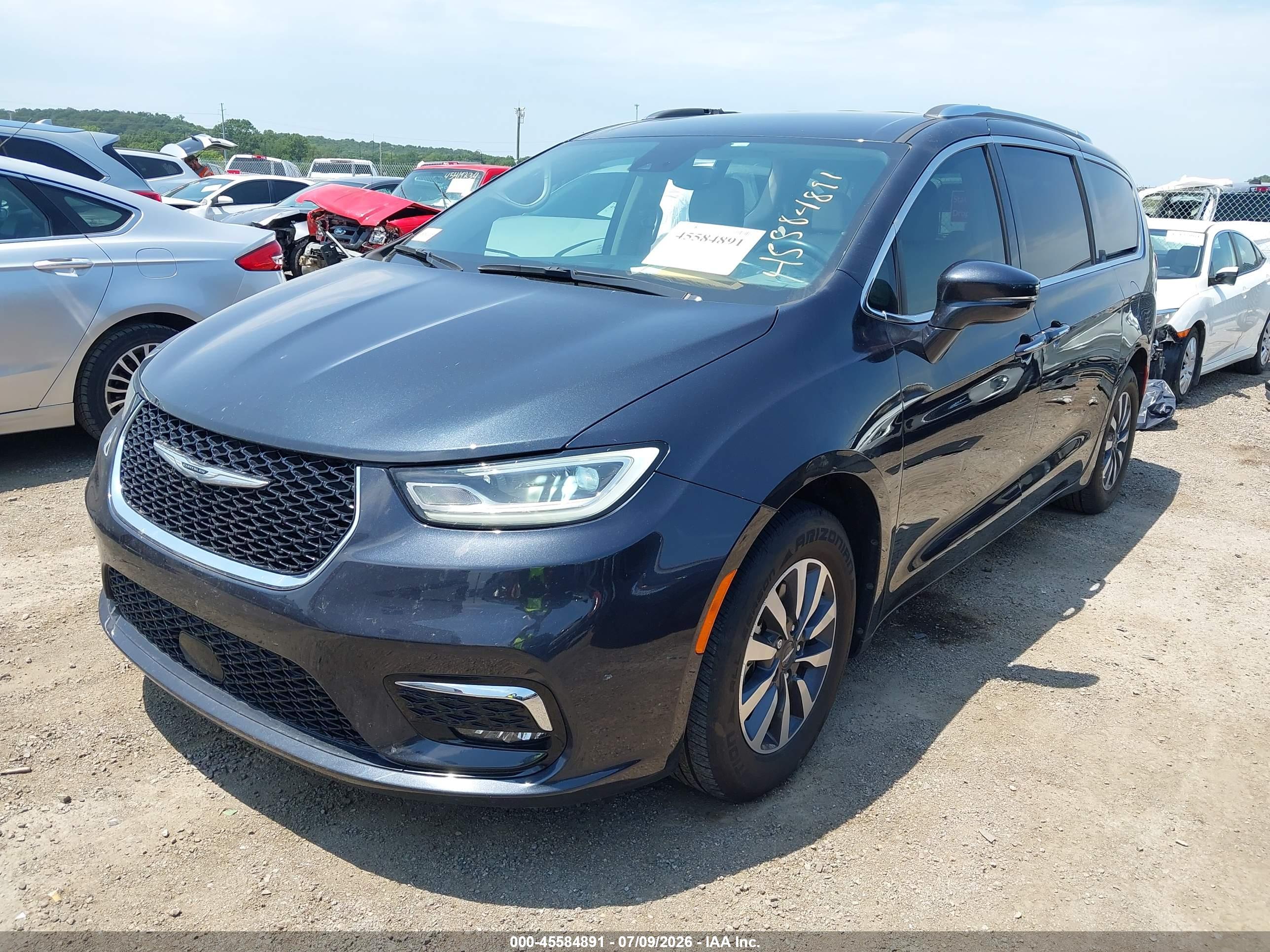 2021 CHRYSLER PACIFICA TOURING L — I2