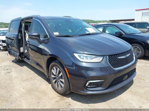 2021 CHRYSLER PACIFICA TOURING L — I1