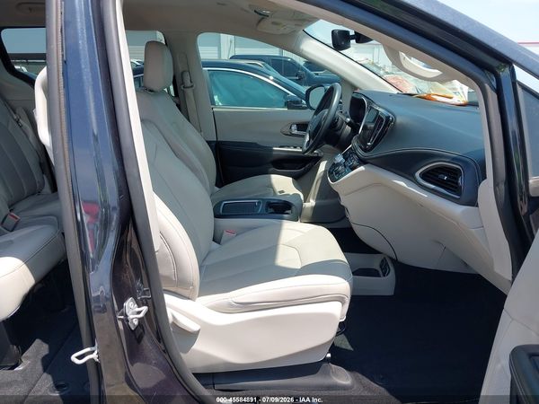 2021 CHRYSLER PACIFICA TOURING L — I5