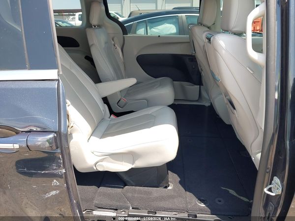 2021 CHRYSLER PACIFICA TOURING L — I8