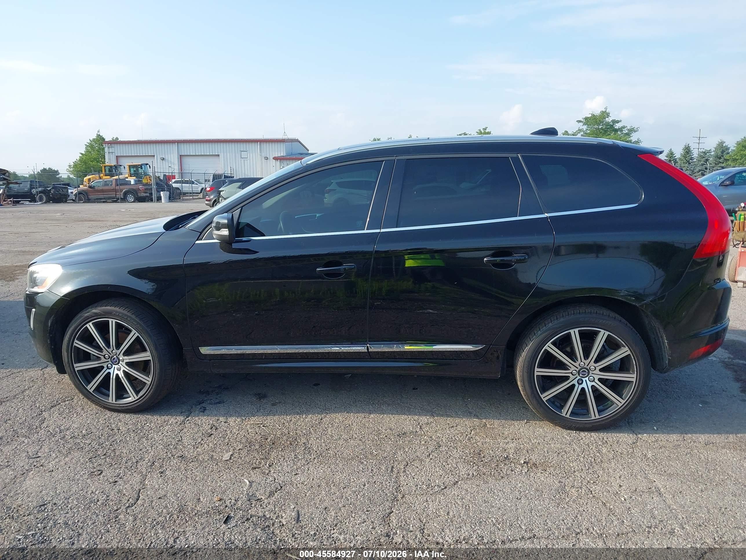 2017 VOLVO XC60 T6 INSCRIPTION