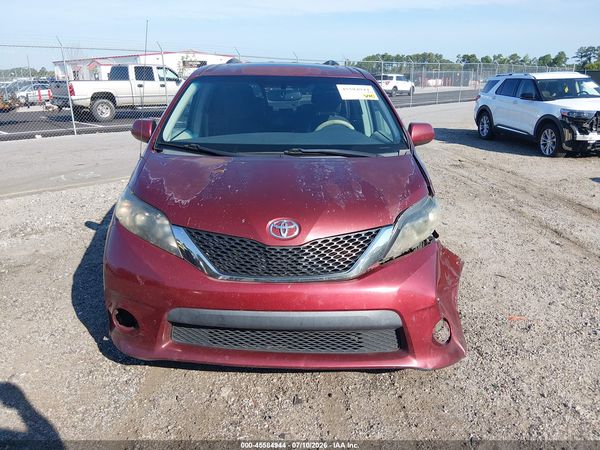 2013 TOYOTA SIENNA SE 8 PASSENGER
