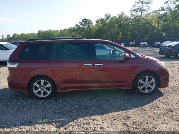 2013 TOYOTA SIENNA SE 8 PASSENGER