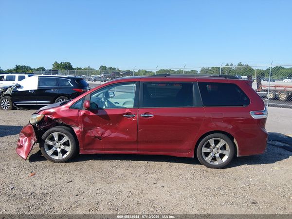 2013 TOYOTA SIENNA SE 8 PASSENGER