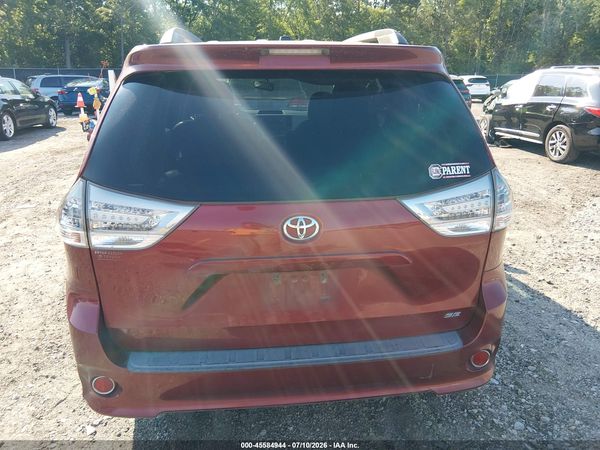 2013 TOYOTA SIENNA SE 8 PASSENGER