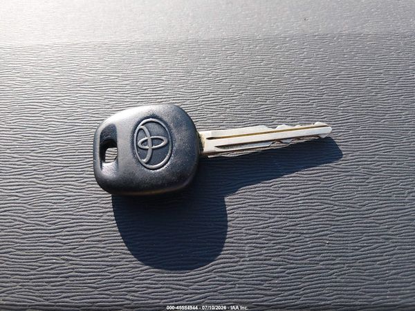 2013 TOYOTA SIENNA SE 8 PASSENGER