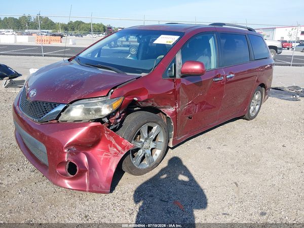 2013 TOYOTA SIENNA SE 8 PASSENGER