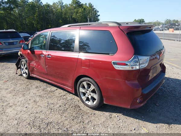 2013 TOYOTA SIENNA SE 8 PASSENGER