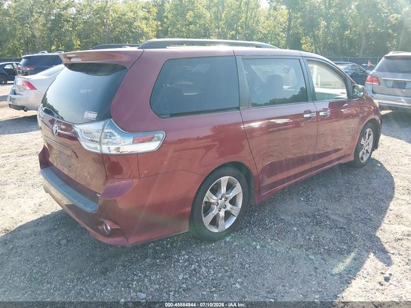 2013 TOYOTA SIENNA SE 8 PASSENGER