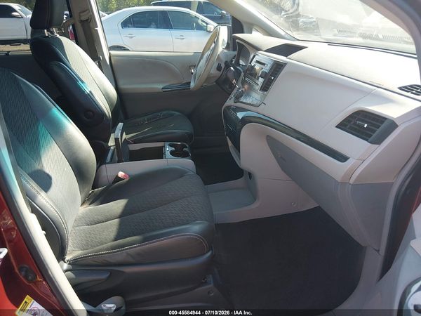 2013 TOYOTA SIENNA SE 8 PASSENGER