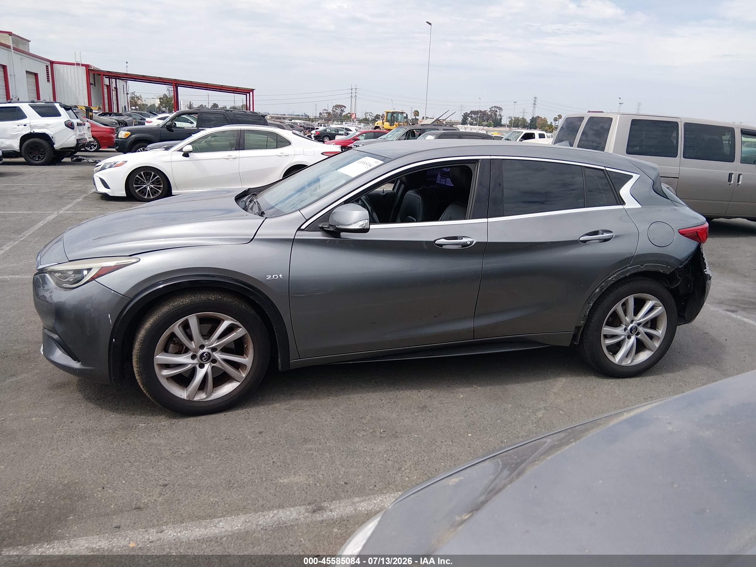 2018 INFINITI QX30 LUXURY