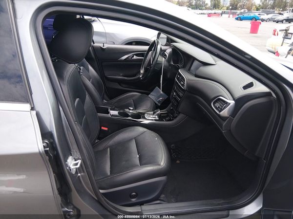 2018 INFINITI QX30 LUXURY