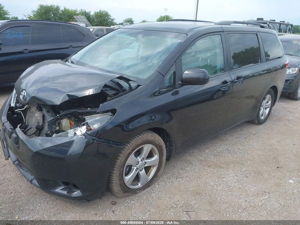 2016 TOYOTA SIENNA LE 8 PASSENGER