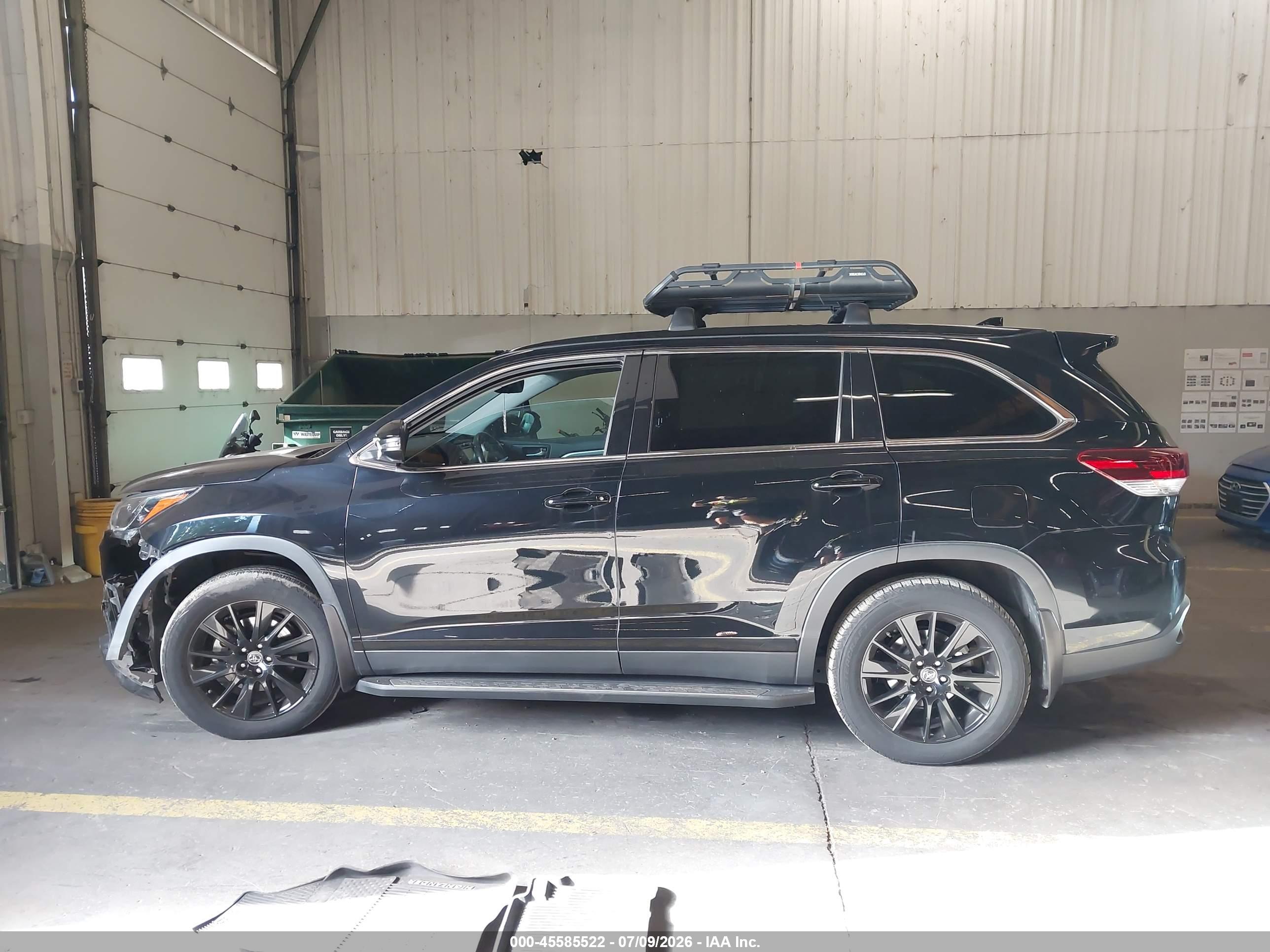 2019 TOYOTA HIGHLANDER SE