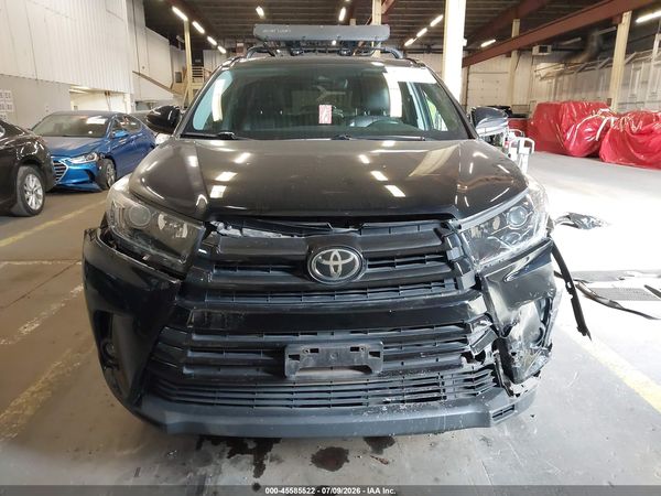 2019 TOYOTA HIGHLANDER SE