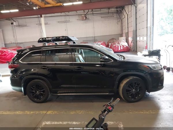 2019 TOYOTA HIGHLANDER SE