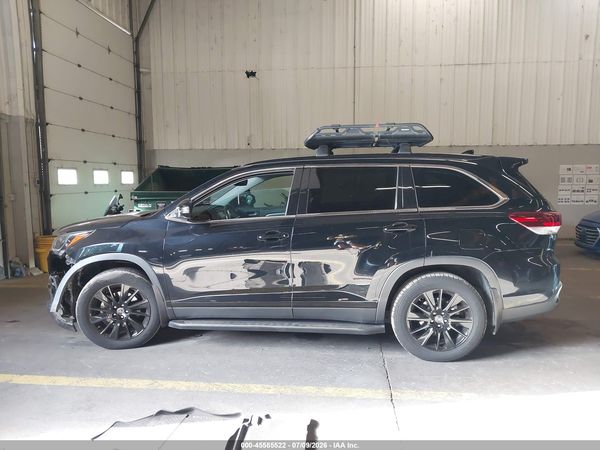 2019 TOYOTA HIGHLANDER SE