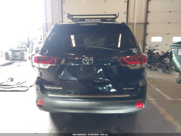 2019 TOYOTA HIGHLANDER SE