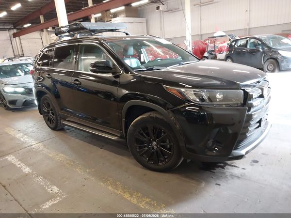 2019 TOYOTA HIGHLANDER SE