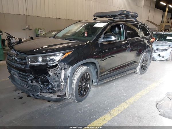 2019 TOYOTA HIGHLANDER SE