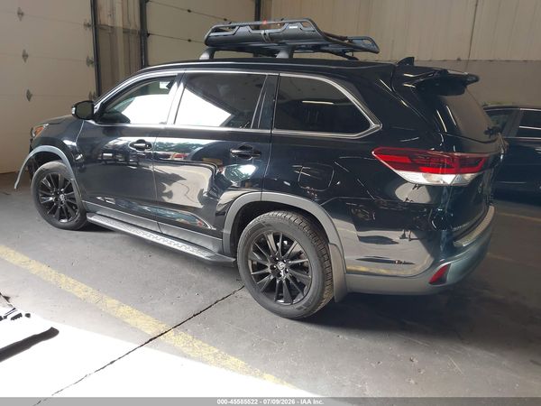 2019 TOYOTA HIGHLANDER SE