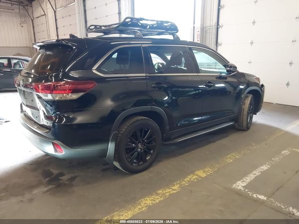 2019 TOYOTA HIGHLANDER SE