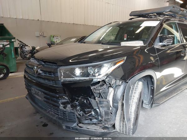 2019 TOYOTA HIGHLANDER SE