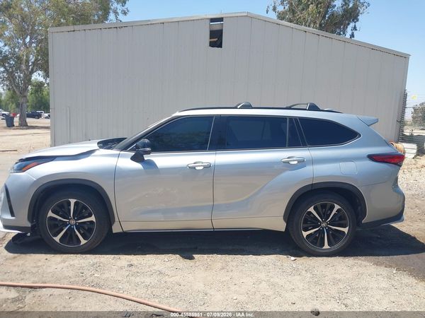 2021 TOYOTA HIGHLANDER XSE