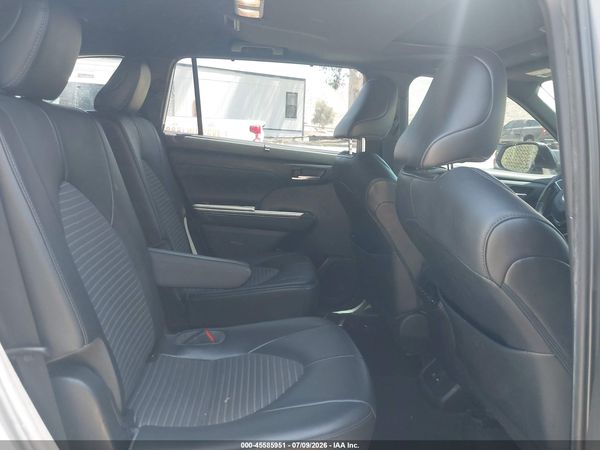 2021 TOYOTA HIGHLANDER XSE