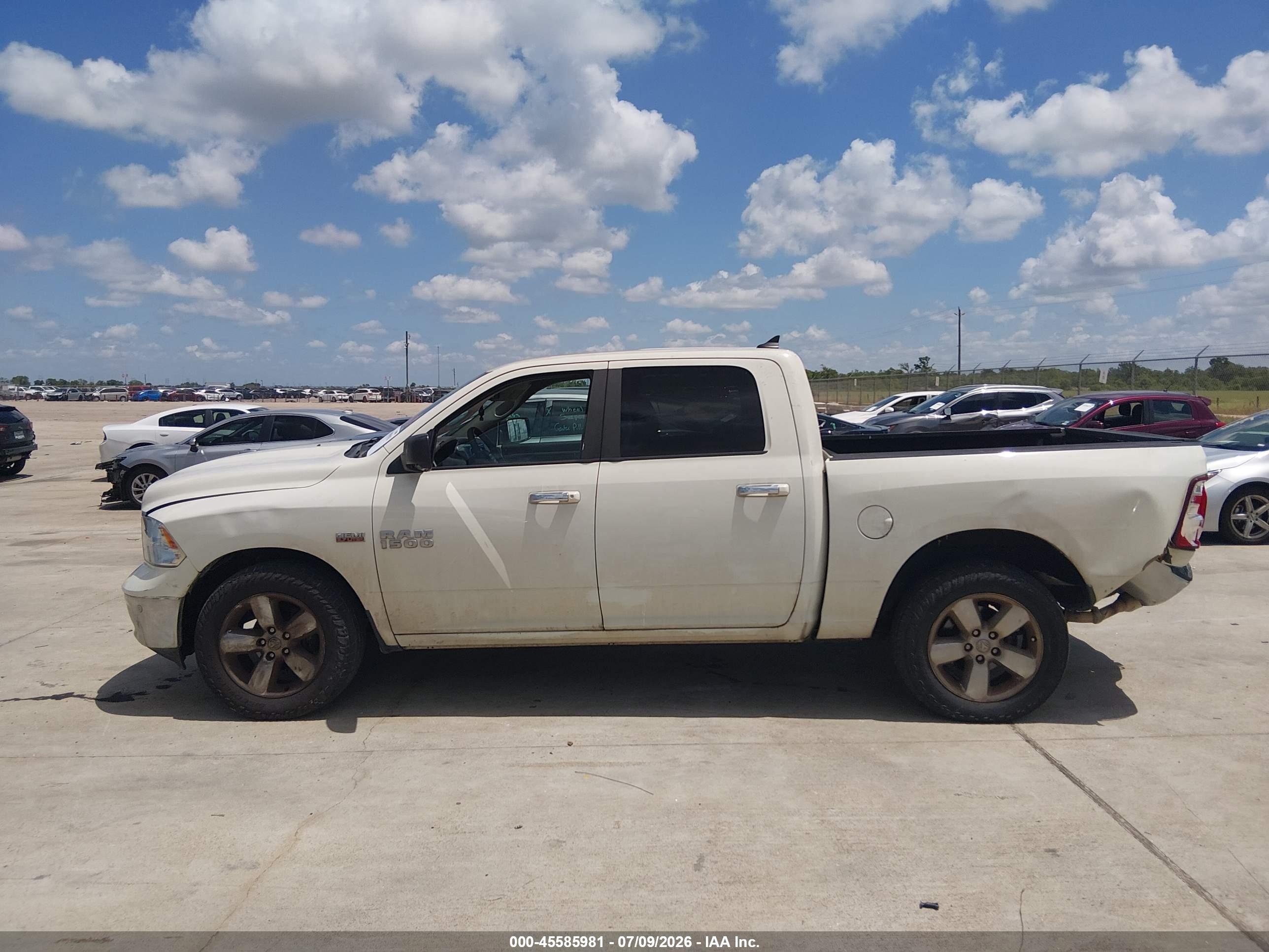 2016 RAM 1500 SLT