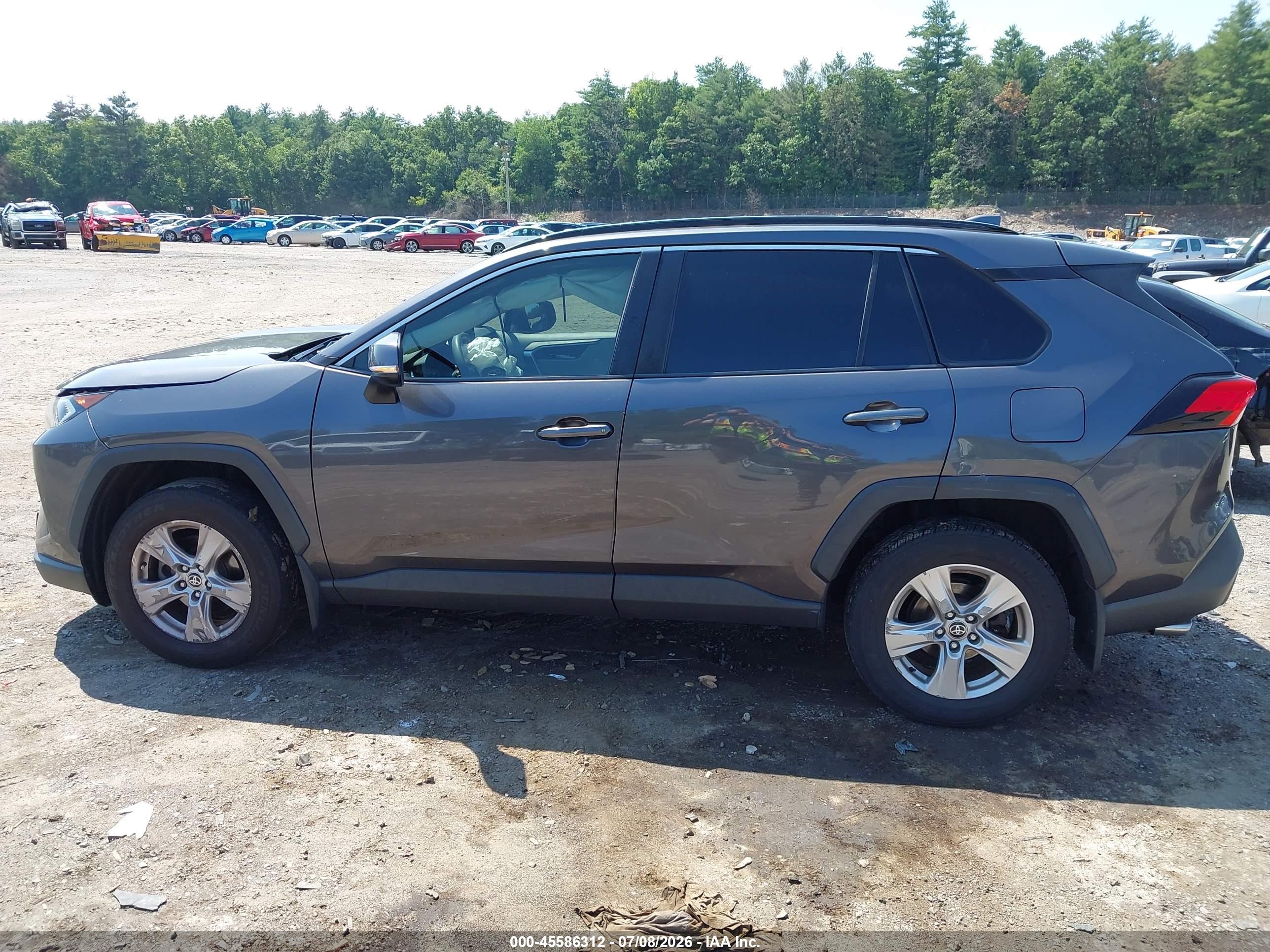 2020 TOYOTA RAV4 XLE