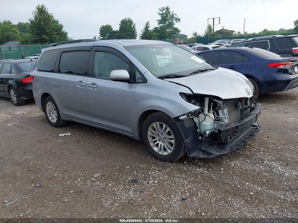 2017 TOYOTA SIENNA XLE PREMIUM 8 PASSENGER — I1