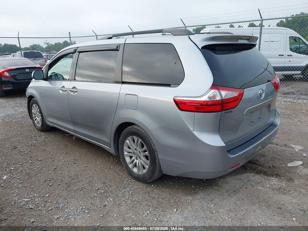 2017 TOYOTA SIENNA XLE PREMIUM 8 PASSENGER — I3